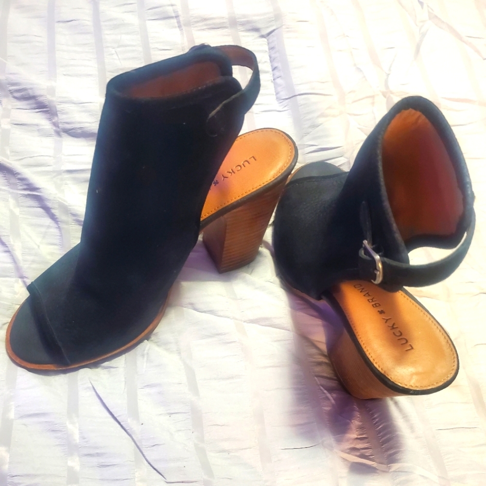 Womens Lucky Brand suede heels  size 7.5